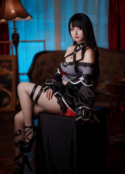 她很漂亮